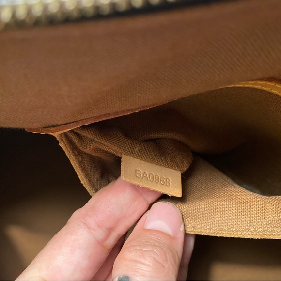 Louis Vuitton Alma bag Pm - Picture 9 of 16